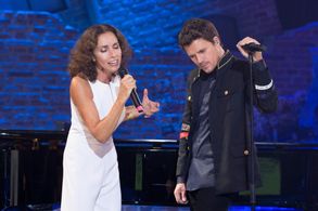 Ana Belén and Dani Martín in Dani Martín (2016)