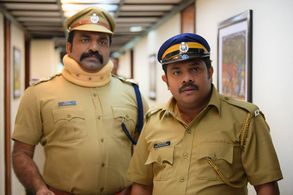 Kottayam Nazeer and Hareesh Kanaran in Sherlock Toms (2017)
