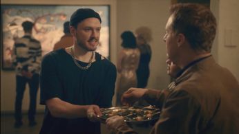 Resident Alien - An Alien in New York (2021)