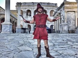 Tom Andrews as Hampus