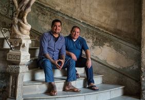 Emeril Lagasse and Aarón Sánchez in Eat the World with Emeril Lagasse (2016)