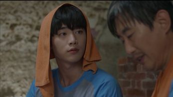 Kim Won-Hae and Seo Kang-Joon in Are You Human Too? (2018)