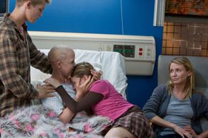 Cameron Diaz, Evan Ellingson, Sofia Vassilieva, and Abigail Breslin in My Sister's Keeper (2009)