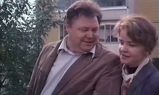 Vyacheslav Nevinnyy and Tamara Syomina in Eshchyo lyublyu, eshchyo nadeyus (1985)