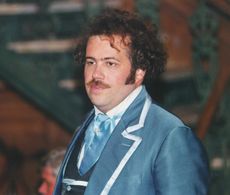 Otávio Müller in The Maias (2001)