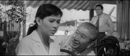 Taizô Fukami, Kazuo Kinugasa, and Mie Kitahara in Red Pier (1958)