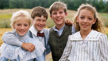 Sarah Polley, Zachary Bennett, Joel Blake, and Gema Zamprogna in Avonlea (1990)