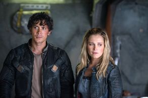 Eliza Taylor and Bob Morley in The 100 (2014)