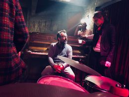 Caito Ortiz & Camila Groch on the set of COISA MAIS LINDA season 1