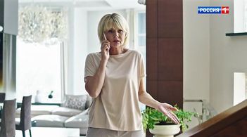 Yuliya Menshova in Mezhdu nami, devochkami. Prodolzheniye: Episode #1.15 (2019)