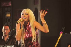 Demet Akbag in Eyyvah Eyvah (2010)