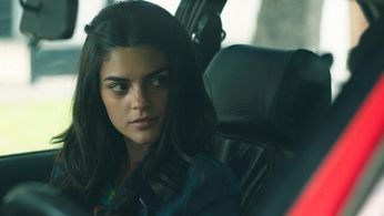 Cumelén Sanz as Silvia Monzón