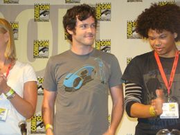 Brendan Hines and Jake Smollett in The Middleman (2008)