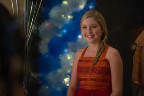 Cozi Zuehlsdorff in Dolphin Tale 2 (2014)