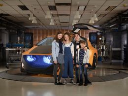 Sophie Pollono, Sofia Rosinsky, Brandon Rossel, and Winslow Fegley in Fast Layne (2019)