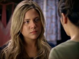 Lauren Collins and Deanna Casaluce in Degrassi: The Next Generation (2001)