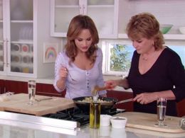 Raffaella De Laurentiis and Giada De Laurentiis in Giada at Home 2.0 (2008)