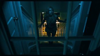 Laura Jacobs as Desiree in Muck