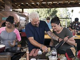 Aarti Sequeira, Guy Fieri, Alex Guarnaschelli, Justin Warner, and Carl Ruiz in Guy's Ranch Kitchen (2017)