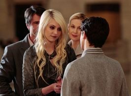 Kelly Rutherford, Taylor Momsen, and Connor Paolo in Gossip Girl (2007)