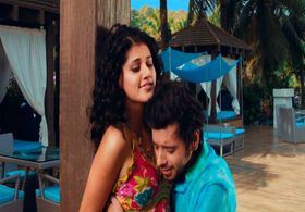 Taapsee Pannu and Divyendu Sharma in Chashme Baddoor (2013)