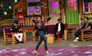 Salim Merchant, Benny Dayal, Sumona Chakravarti, and Kapil Sharma in The Kapil Sharma Show (2016)