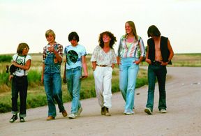 Matt Dillon, Tom Fergus, Kim Kliner, Michael Eric Kramer, Pamela Ludwig, and Tiger Thompson in Over the Edge (1979)