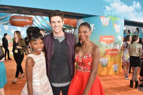 Nickelodeon's Kids' Choice Awards - March 2016 Riele Downs, Grant Gustin, Reiya Downs