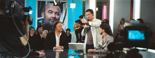 Guillaume Durand, Laurent Gerra, and Valérie Kaprisky in Special Correspondents (2009)