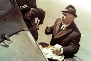 Janusz Klosinski and Krzysztof Majchrzak in Wesolych swiat (1977)