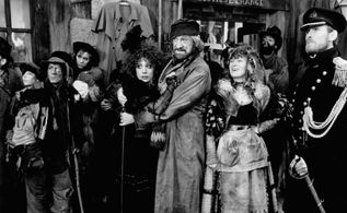 Richard Harris, Kelly George, Julia Migenes, Bill Nighy, and Julie Walters in Mack the Knife (1989)