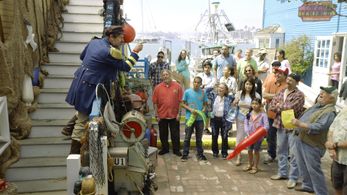 David Arquette, Johnny Whitaker, Julia Garcia, Jonathan Hillstrand, and Claudia de Vasco in Sigmund and the Sea Monsters