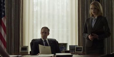 Michel Gill and Kristen Connolly in House of Cards (2013)