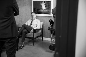 Seth Meyers and Jake Tapper in Late Night with Seth Meyers (2014)