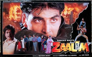 Arun Bakshi, Akshay Kumar, Madhoo, Alok Nath, Navneet Nishan, and Vishnuvardhan in Zaalim (1994)