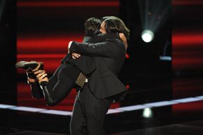 Vicci Martinez and Nakia in The Voice (2011)
