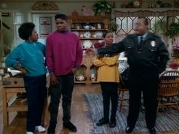 Reginald VelJohnson, Darius McCrary, Jo Marie Payton, and Kellie Shanygne Williams in Family Matters (1989)