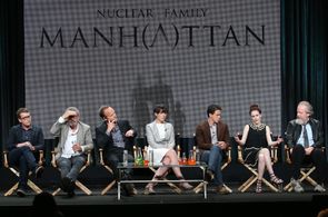 John Benjamin Hickey, Thomas Schlamme, Daniel Stern, Olivia Williams, Sam Shaw, Ashley Zukerman, and Rachel Brosnahan at