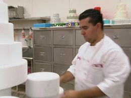 Buddy Valastro in Cake Boss (2009)