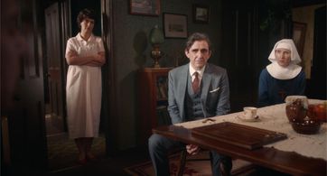 Alexis Peterman, Stephen McGann and Fenella Woolgar in, Call the Midwife