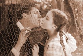 Gareth Hughes and Bessie Love in Forget Me Not (1922)