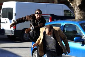 Ertan Saban and Ali Atay in Mutlu Ol Yeter (2015)