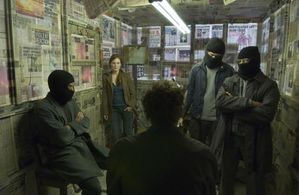 Julianne Moore, Chiwetel Ejiofor, Charlie Hunnam, Clive Owen, and Phaldut Sharma in Children of Men (2006)