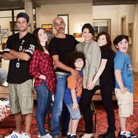 Eli Finish, Yael Sharoni, Shira Naor, and Bar Miniely in Cramped (2017)