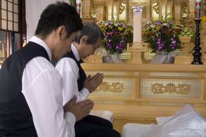 Masahiro Motoki and Tsutomu Yamazaki in Departures (2008)