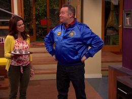 Rosa Blasi and Chris Tallman in The Thundermans (2013)