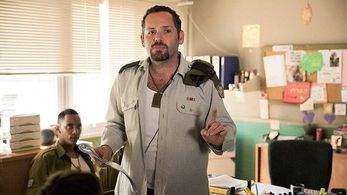 Gal Toren in Sisters (2016)