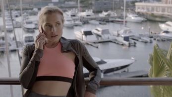Trix Vivier in Waterfront (2017)
