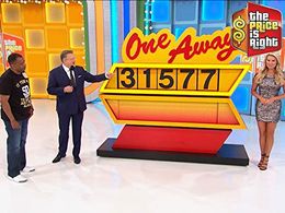 Drew Carey and Rachel Reynolds in The Price Is Right (1972)