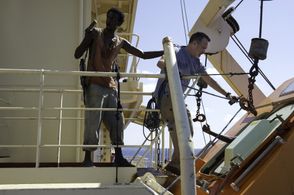 Tom Hanks and Faysal Ahmed in Captain Phillips (2013)